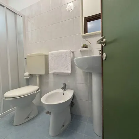 With Side Sea View דירה