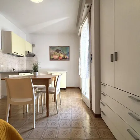 With Side Sea View ביביונה