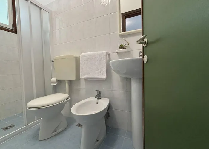 With Side Sea View דירה