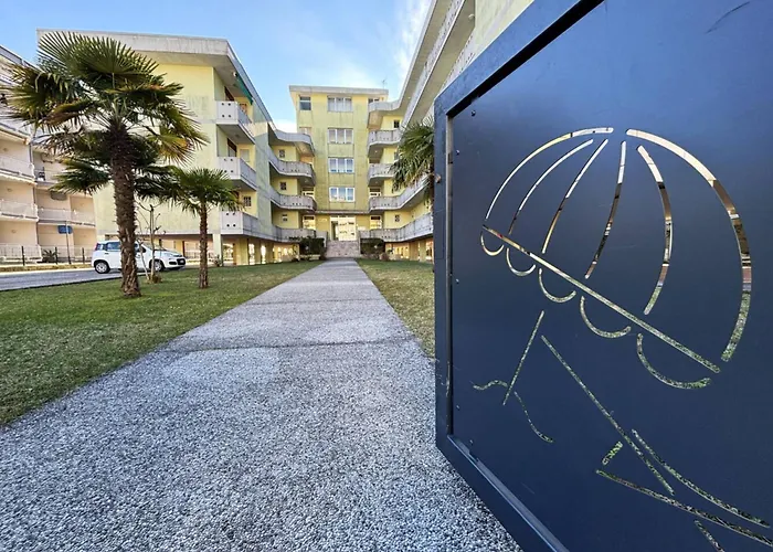 With Side Sea View ביביונה