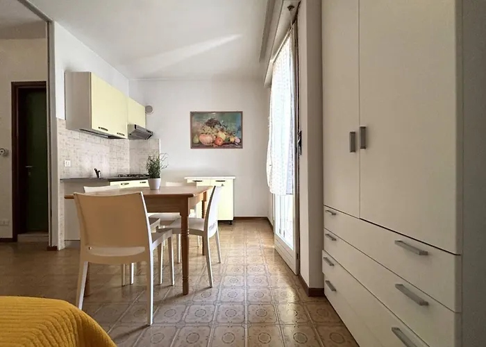 With Side Sea View ביביונה