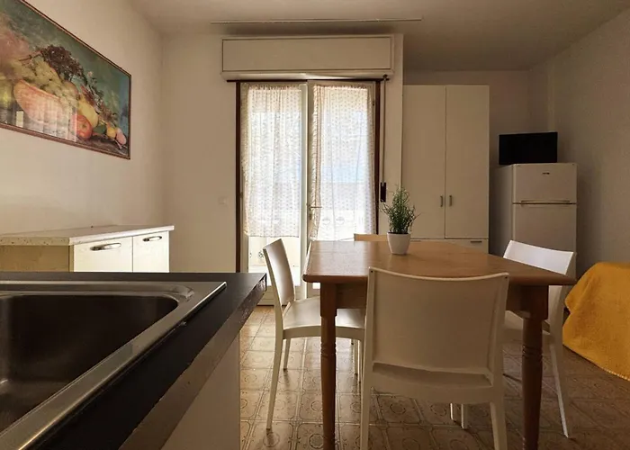 With Side Sea View Lejlighed